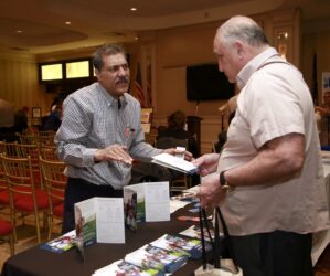 Hamid Muneeb of PSEG chats with Al Lopena.